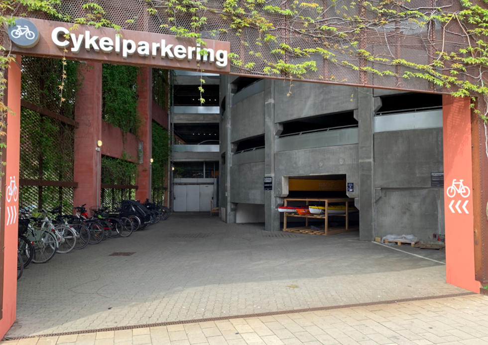 Einfahrt zum Cykelparkering, dem Radparken