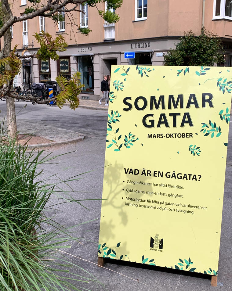 Schild "Sommergata Mars - October"
